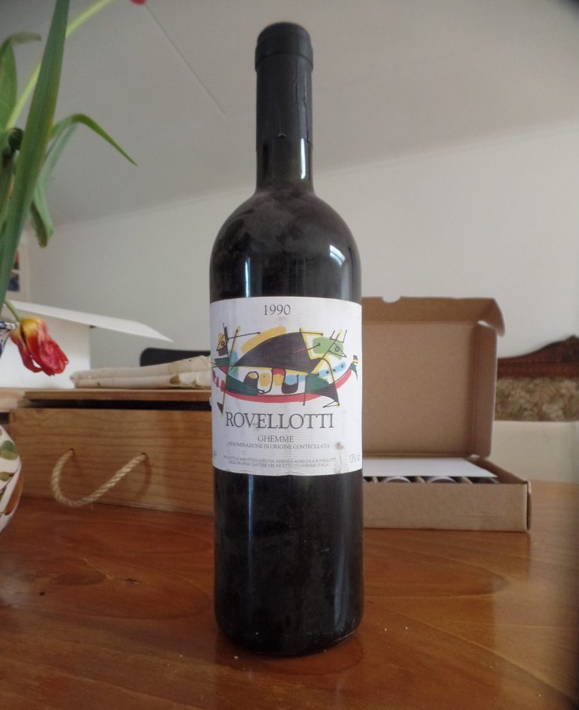 Un po' come il vino, penso. E mi ricordo che tanti anni fa mi piacque l'annata '90 del ghemme doc (allora), mentre il mio amico Eugenio preferiva l'89: “più vivace, aggressivo”. 
