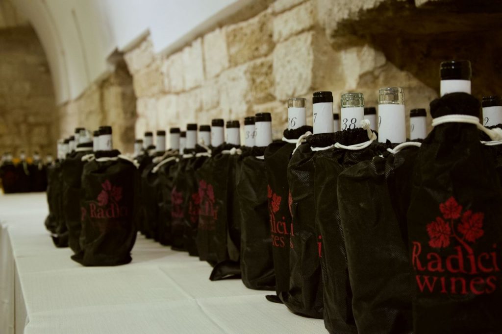 Pubblico volentieri questa classifica dei vini premiati a Radici del Sud, visto che l'estate incombe e qualcuno andrà in vacanza lì. Cercateli ed assaggiateli, se vi capita. 